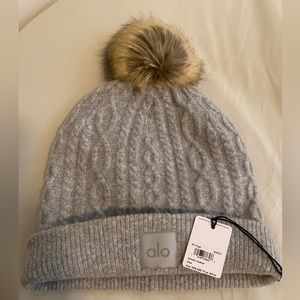 ALO YOGA BEANIE never been worn
